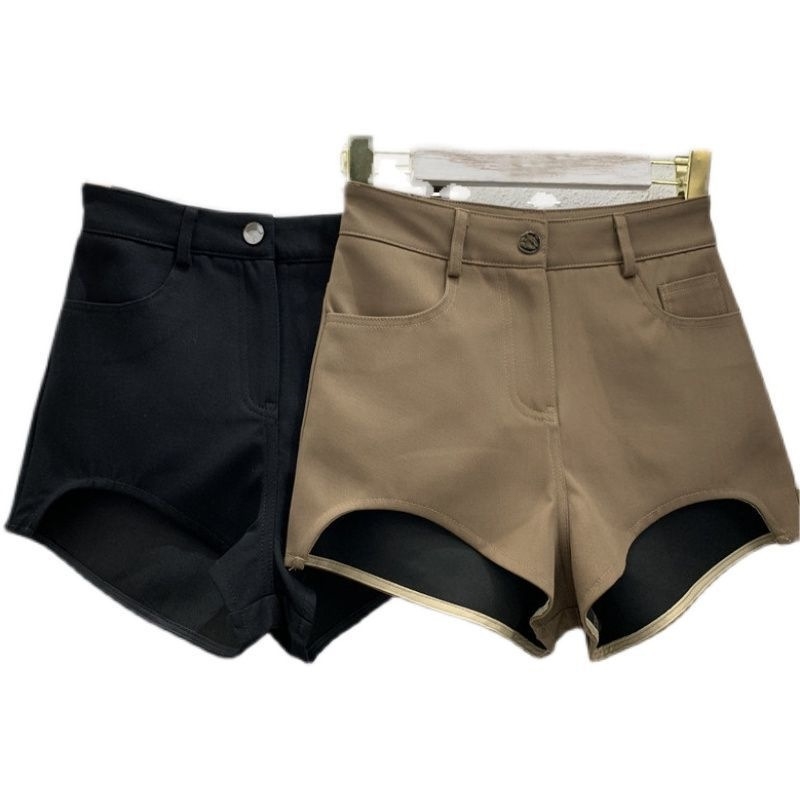 Női capri hosszúságú egyenes szabású rövidnadrág, poliészter, közepes vastagság, fő anyag tartalma 30% alatt