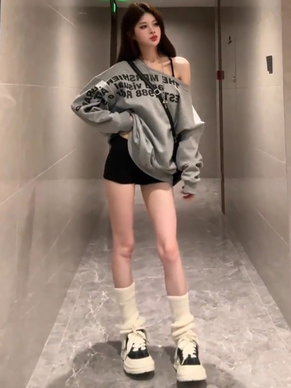 Γυναικείες ελαστικές κοντές παντελόνες με ψηλή μέση και επένδυση φλίς για φθινόπωρο-χειμώνα 2025 (Υλικό: Σπαντέξ; Μέση: Υψηλή; Μήκος: hot pants; Επένδυση: φλίς; Ελαστικότητα: Υψηλή)