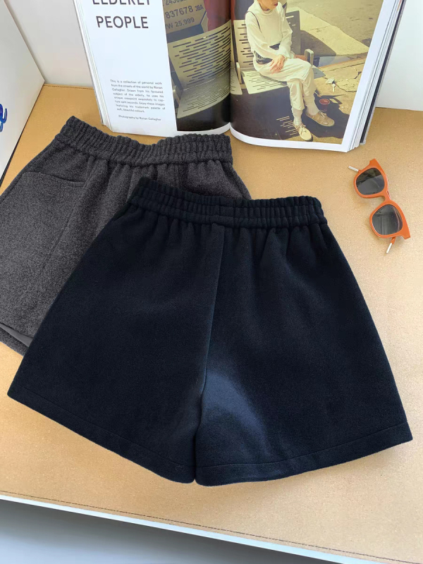 Široke šorts hlače od vune u A-liniji s elastinskim srednjim visokim pojasom, 3/4 duljina, široki kroj