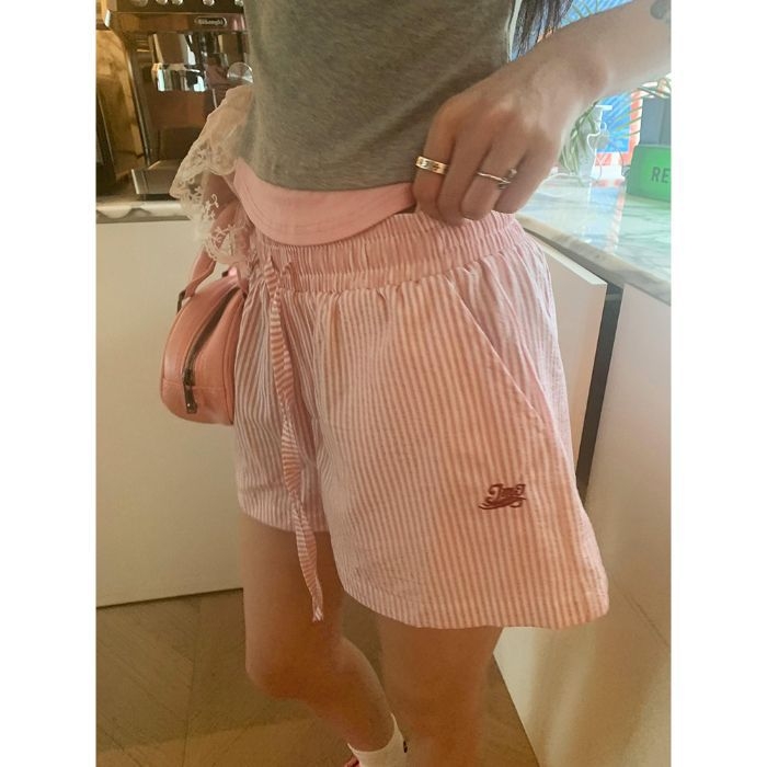 Ženske šortse s šnigrm i izšivenim slovima, visokim pojasom, duljina 3/4, ljetni casual stil, materijal poliester-spandeks