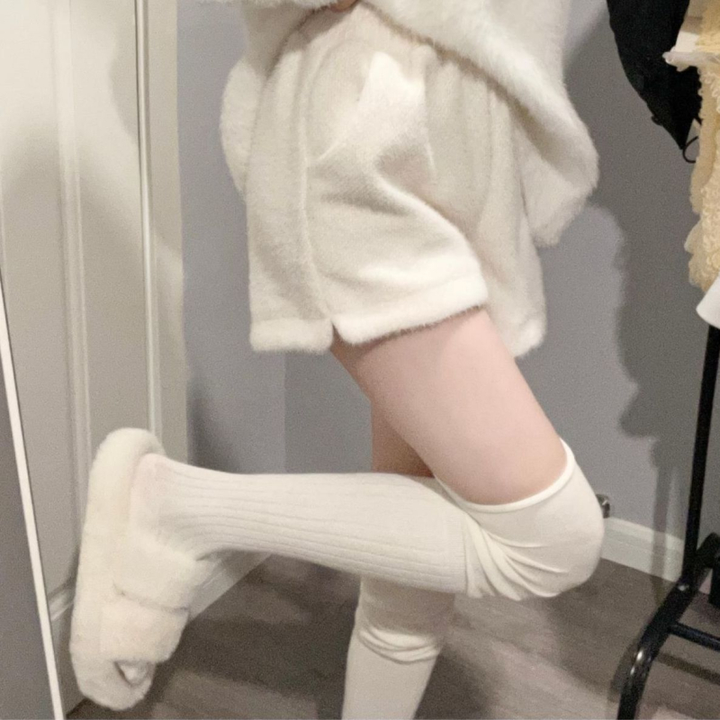 Mink Velvet šorts, široke nogavice, duljina tri četvrtine, vunena tkanina