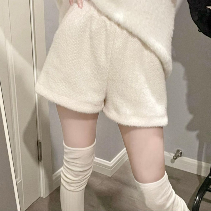 Mink Velvet šorts, široke nogavice, duljina tri četvrtine, vunena tkanina