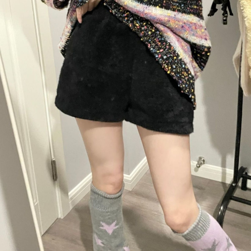 Mink Velvet šorts, široke nogavice, duljina tri četvrtine, vunena tkanina