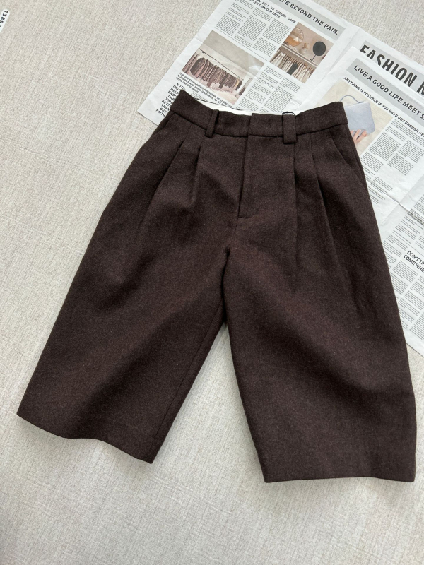 Παντελόνια από μαλλί με ανάμειξη πολυεστέρα, διπλή πιέτα, μήκος πέντε τετάρτων, ίσια γραμμή, μέση μέση, μάρκα Ann revan, φθινόπωρο 2025