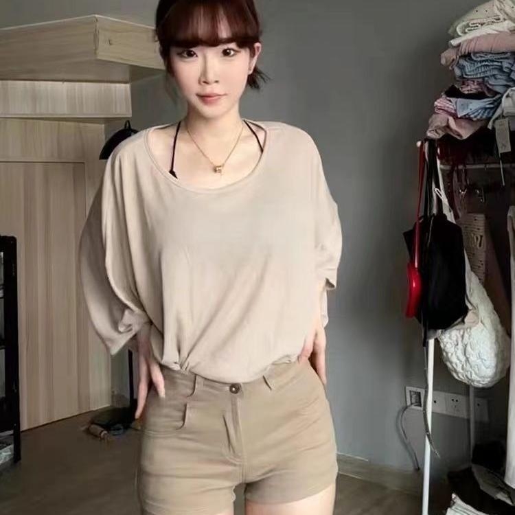 Γυναικείο κοντό τζιν παντελόνι, ψηλή μέση, διπλό κουμπί, ενίσχυση γοφών