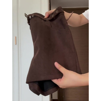 Naistele veluurist lühikesed püksid, kõrge vöökoht, kolmandik-pikkus, laia lõikega, talve 2025 kollektsioon