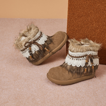 Snježne čizme s gornjim dijelom od kravlje vlaknastog baršuna, unutarnja obloga od umjetnog krzna, gumeni potplat, plosnati potpetica, visina čizme 3,5 cm