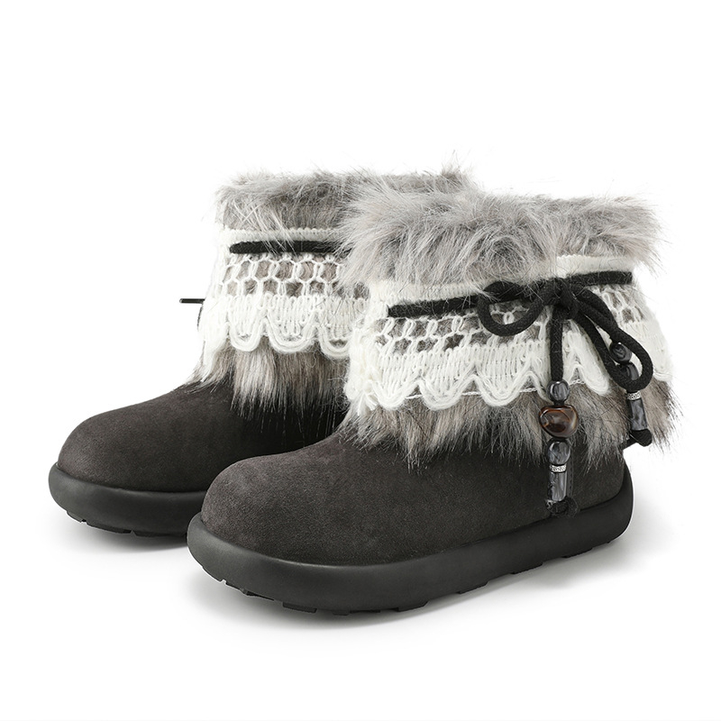 Snježne čizme s gornjim dijelom od kravlje vlaknastog baršuna, unutarnja obloga od umjetnog krzna, gumeni potplat, plosnati potpetica, visina čizme 3,5 cm