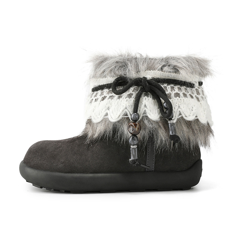 Snježne čizme s gornjim dijelom od kravlje vlaknastog baršuna, unutarnja obloga od umjetnog krzna, gumeni potplat, plosnati potpetica, visina čizme 3,5 cm