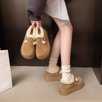 Ženske nubuk papuče sa toplom pamučnom podstavom, protuklizna gumena potplata, Velcro zatvarač, srednja visina pete 3–5 cm