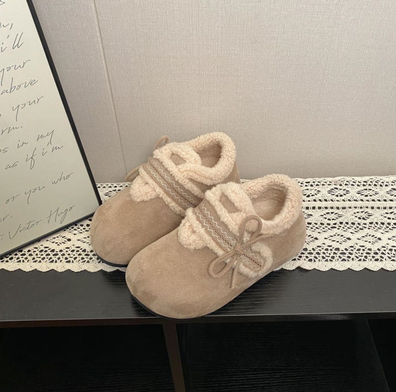 Ženske cipele u Birkenstock stilu s umjetnim krznom, zima 2025, gornji dio od nubuka, unutarnja obloga od umjetnog krzna, Velcro zatvaranje, niski šev, potplat od pjene od kaučuka