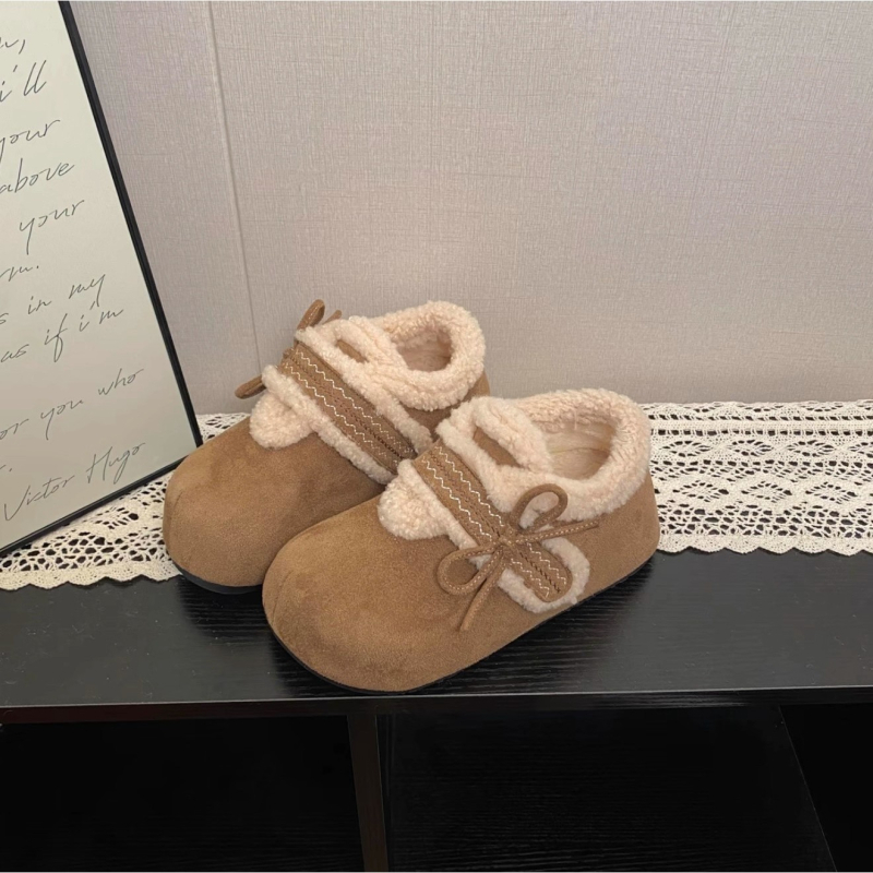 Ženske cipele u Birkenstock stilu s umjetnim krznom, zima 2025, gornji dio od nubuka, unutarnja obloga od umjetnog krzna, Velcro zatvaranje, niski šev, potplat od pjene od kaučuka