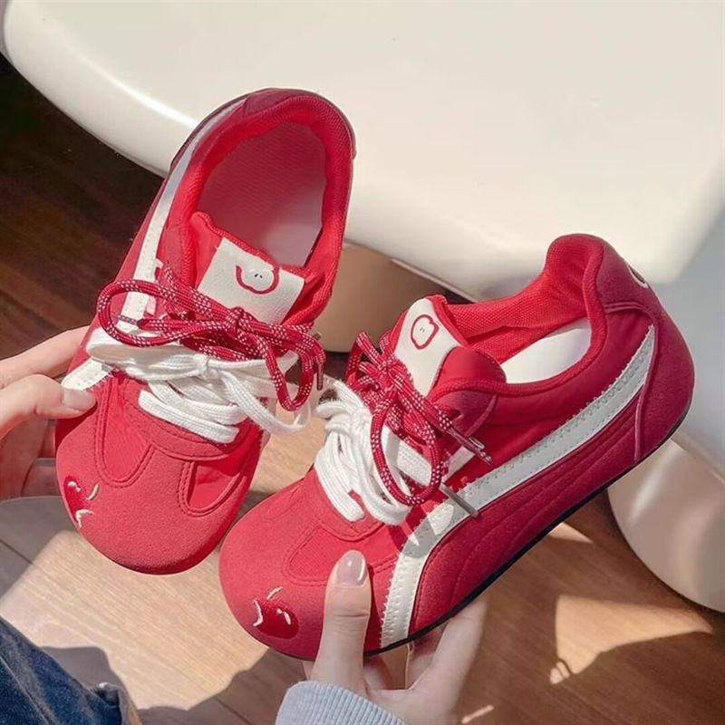 Ženske tenisice za trening PU+ mrežasti gornji dio; Potplat: guma; Visina pete: 3–5 cm; Zatvaranje: vezanje šnirkama; Uložak: PU