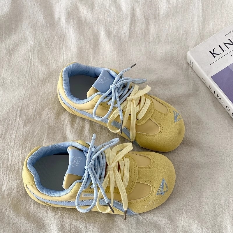 Ženske tenisice za trening PU+ mrežasti gornji dio; Potplat: guma; Visina pete: 3–5 cm; Zatvaranje: vezanje šnirkama; Uložak: PU