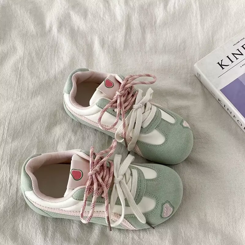 Ženske tenisice za trening PU+ mrežasti gornji dio; Potplat: guma; Visina pete: 3–5 cm; Zatvaranje: vezanje šnirkama; Uložak: PU