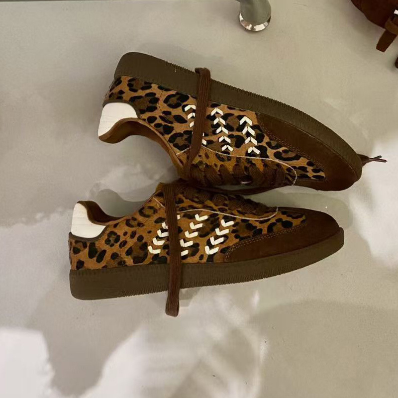 Ženske tenisice s leopard printom, gornji dio od konjske dlake, vezanje, gumena potplat, niski profil