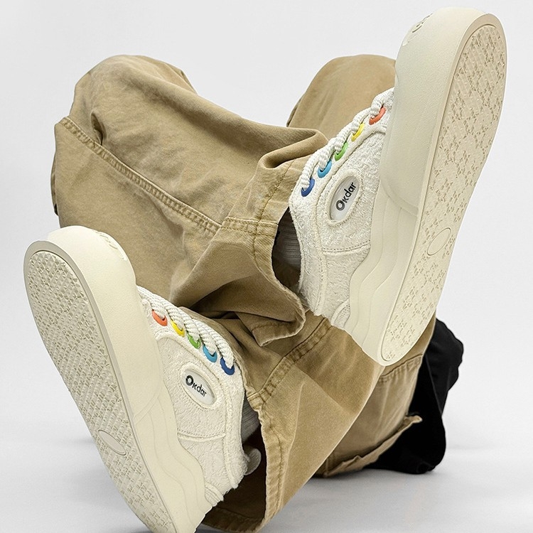 Platnene tenisice s debelim potplatom za odrasle, unisex, platneni gornji dio, gumena potplata, prednje vezanje.