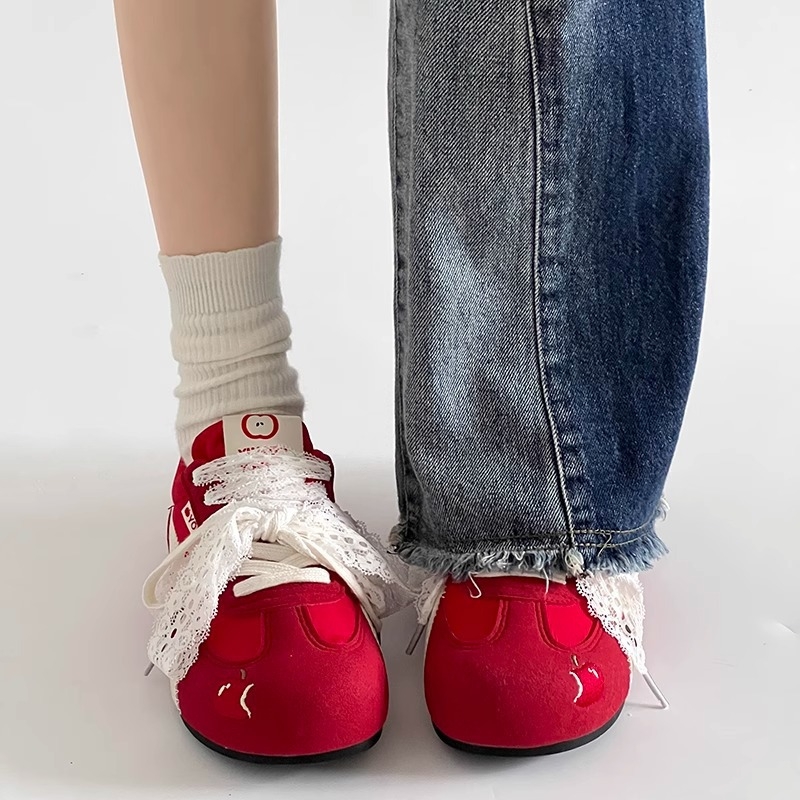 Ženske tenisice Red Apple Shoes: Casual trening tenisice s brušenim gornjim dijelom, prednje vezanje, niska peta 1–3 cm, gumeni potplat