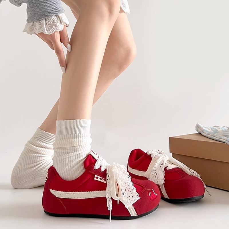 Ženske tenisice Red Apple Shoes: Casual trening tenisice s brušenim gornjim dijelom, prednje vezanje, niska peta 1–3 cm, gumeni potplat