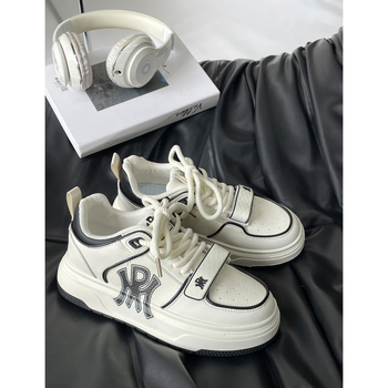 Platformos sportcipő vastag talppal, PU felsőrész, kerek orr, PVC talp, belső talp műszőrrel