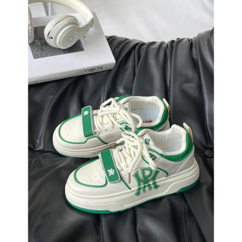 Platformos sportcipő vastag talppal, PU felsőrész, kerek orr, PVC talp, belső talp műszőrrel