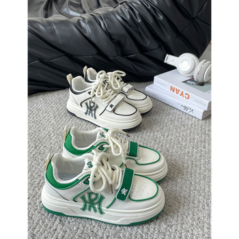 Platformos sportcipő vastag talppal, PU felsőrész, kerek orr, PVC talp, belső talp műszőrrel