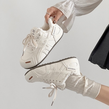 Ženske zimske sportske tenisice s fleš podstavom, vezanje, niski gornji dio, okrugli vrh, gumena potplata