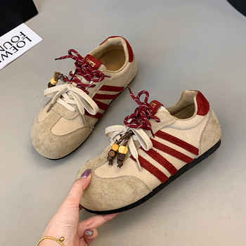 Női német katonai edzőcipő - felső rész bőrből, kerek orr, elől fűzős lezárás, alacsony profilú, gumírozott talp, őszi-téli 2025