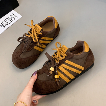 Női német katonai edzőcipő - felső rész bőrből, kerek orr, elől fűzős lezárás, alacsony profilú, gumírozott talp, őszi-téli 2025