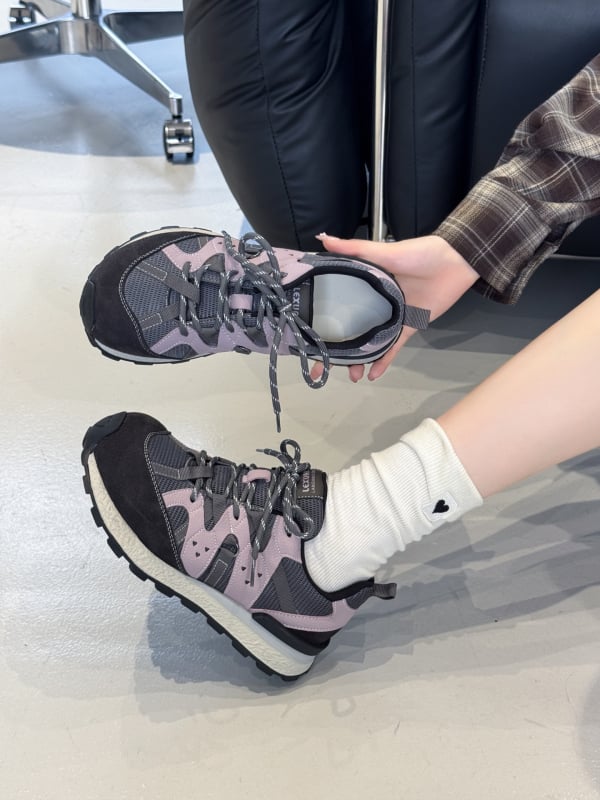 Casual ženske tenisice u retro stilu dad shoes, gornji dio od prave kože, okrugli vrh, vezanje, niski gornji dio, gumena potplata