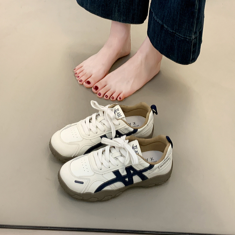 Ženske tenisice za trening s kožnim gornjim dijelom, gumom na podnožju, vezivanjem, okrugli vrh, srednja peta 3-5 cm