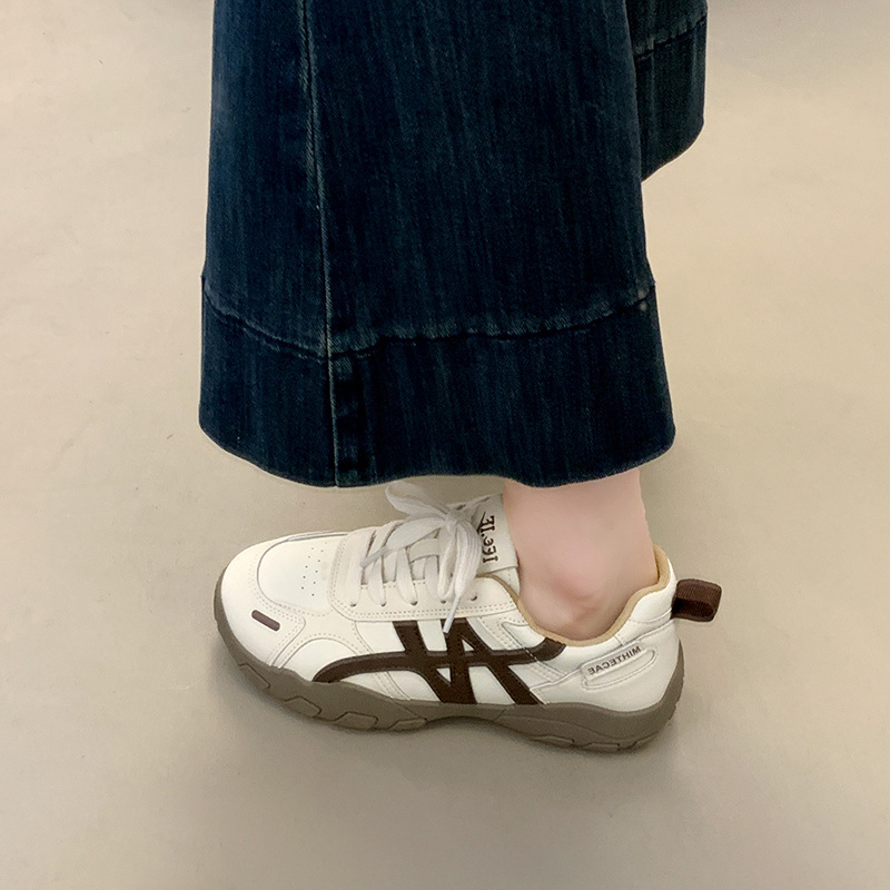 Ženske tenisice za trening s kožnim gornjim dijelom, gumom na podnožju, vezivanjem, okrugli vrh, srednja peta 3-5 cm