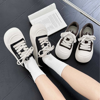 Koreai stílusú, valódi bőrből készült retro vastag talpú női sneakerek, kerek orr, előre fűzővel, 3–5 cm sarka