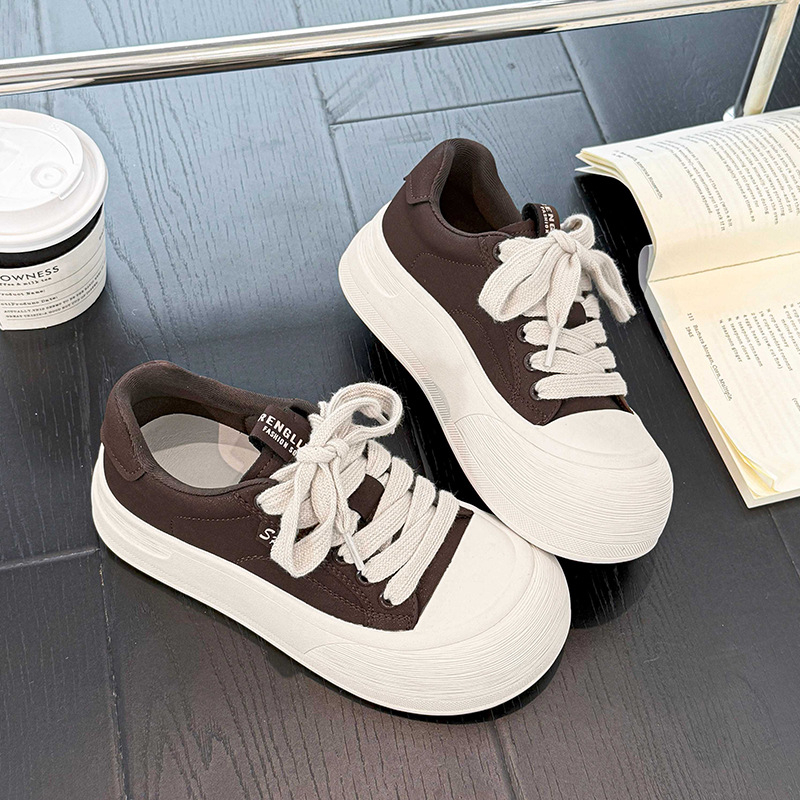 Koreai stílusú, valódi bőrből készült retro vastag talpú női sneakerek, kerek orr, előre fűzővel, 3–5 cm sarka