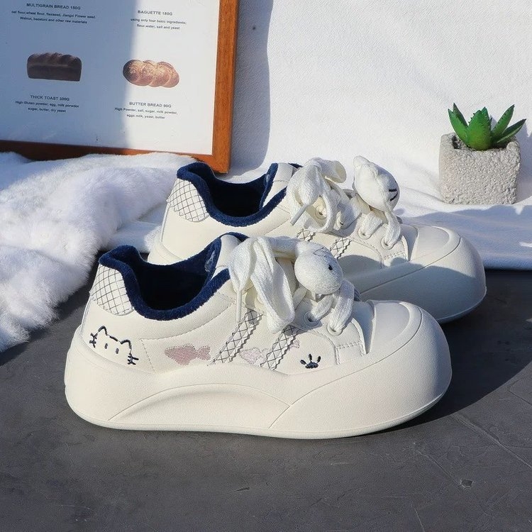 Ženske tenisice – PU gornji dio, vezanje, zaobljeni vrh, 3–5 cm visina peta, gumena podloga s injekcijskim oblikovanjem