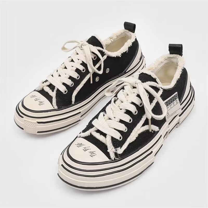 Beggar tenisice - niski vrh; gornji materijal: super vlakna; unutrašnjost: platno; potplat: guma; zatvaranje šniranjem