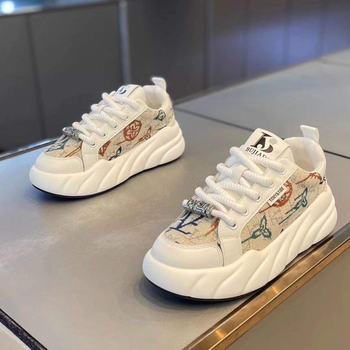 Muške tenisice od platna, zaobljeni vrh, niski gornji dio, PVC đon, mrežasta podstava, niski pet 1–3 cm