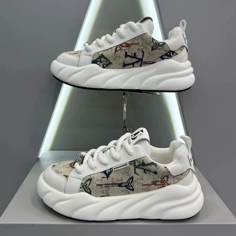 Muške tenisice od platna, zaobljeni vrh, niski gornji dio, PVC đon, mrežasta podstava, niski pet 1–3 cm