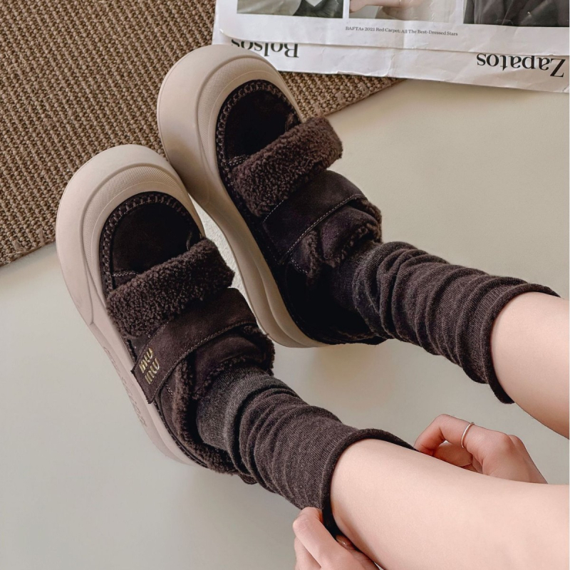 Ženske tenisice od prave kože s debelom potplatom, Velcro zatvaranje, unutarnja vlna i umjetno dlake, gumena potplata 4,5 cm, niski kroj, sve sezone, jesen 2025