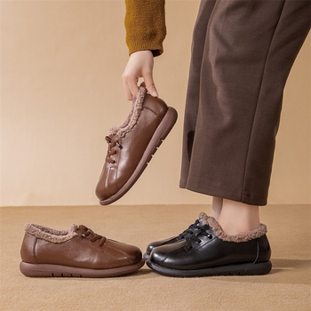 Pantofi femei de iarnă casual, încălziți — talpă antiaderentă, deschidere profundă peste 11 cm, toc mic plat; partea superioară: piele de vită de primă mână, căptușeală din lână, branț velur din lână de oaie.