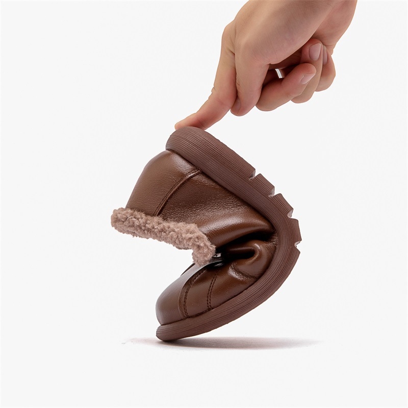 Pantofi femei de iarnă casual, încălziți — talpă antiaderentă, deschidere profundă peste 11 cm, toc mic plat; partea superioară: piele de vită de primă mână, căptușeală din lână, branț velur din lână de oaie.