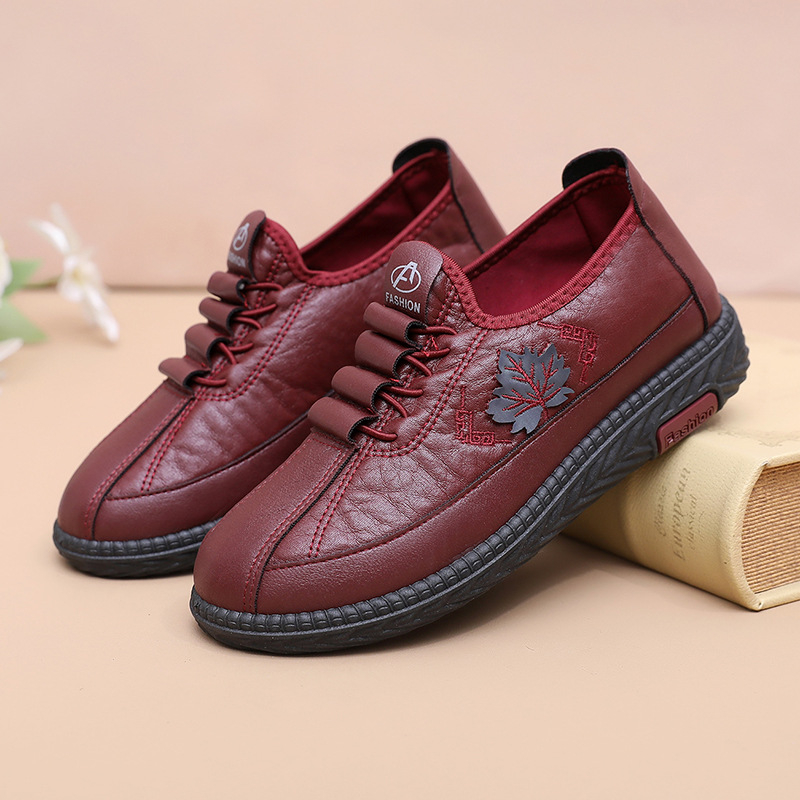 Ženske slip-on ravne cipele – okrugli vrh, gornji dio od sintetičke kože, antislip PVC potplat, niski pet 1–3 cm