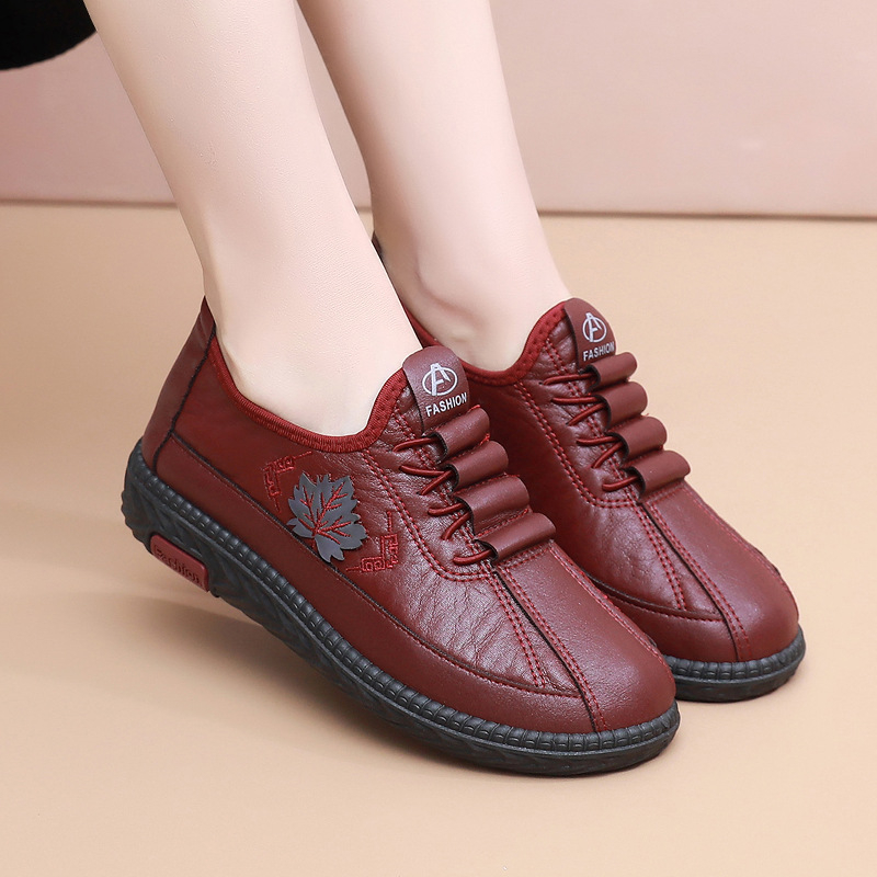 Ženske slip-on ravne cipele – okrugli vrh, gornji dio od sintetičke kože, antislip PVC potplat, niski pet 1–3 cm