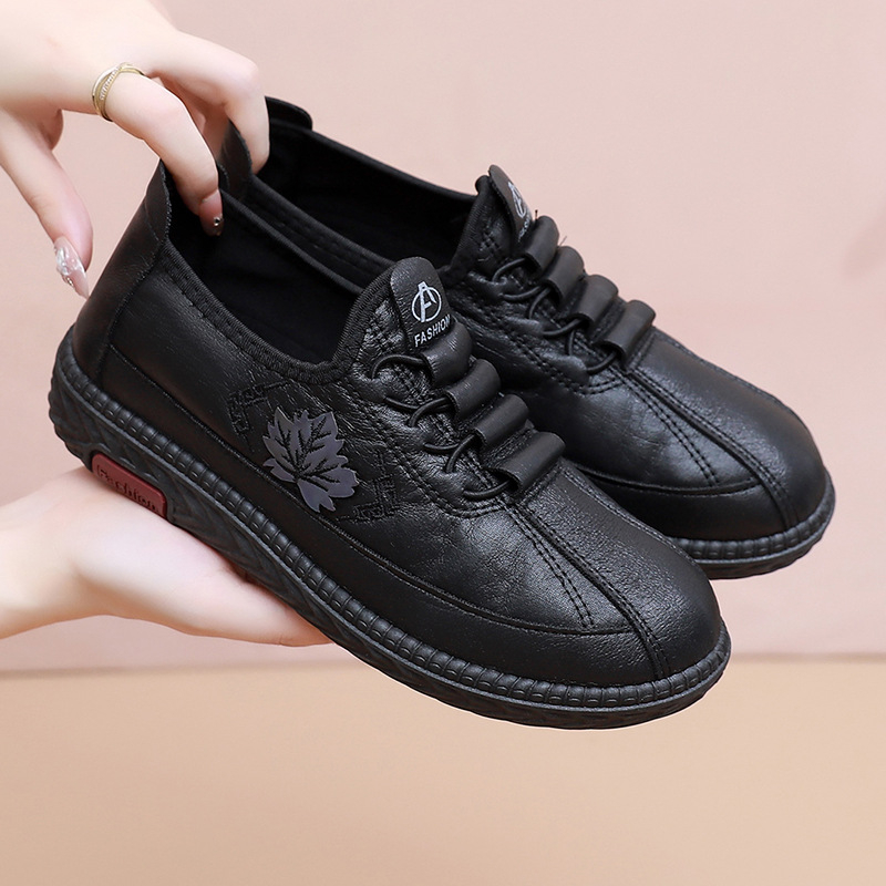 Ženske slip-on ravne cipele – okrugli vrh, gornji dio od sintetičke kože, antislip PVC potplat, niski pet 1–3 cm
