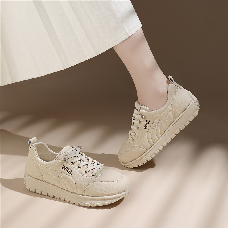 Ženske slip-on tenisice od PU kože — PU gornji dio, okrugli vrh, gumeni potplat, niski pet 1–3 cm, za proljeće