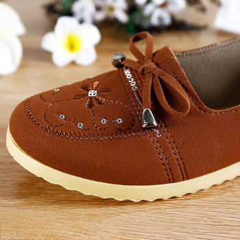 Γυναικείες υφασμάτινες παπούτσια με φιόγγo και floral κέντημα, slip-on για καθημερινή χρήση; επάνω μέρος: warp-knitted δέρμα; σόλα PVC; εσωτερικό: ύφασμα; στρογγυλός μύτης; επίπεδη φτέρνα