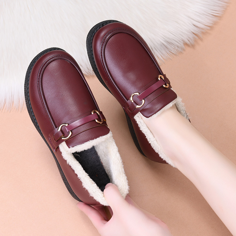 Χειμερινές γυναικείες κοντές μπότες με επάνω μέρος από συνθετικό δέρμα, επένδυση από τεχνητό γούνινο ύφασμα, σόλα PVC, χαμηλός κορμός και τακούνι 1–3 εκ.