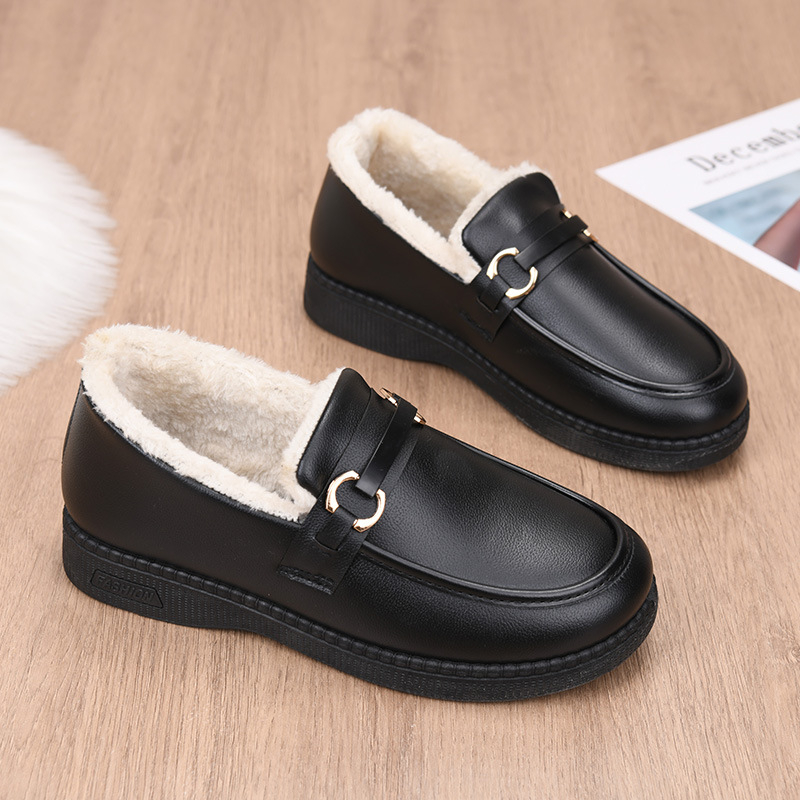 Χειμερινές γυναικείες κοντές μπότες με επάνω μέρος από συνθετικό δέρμα, επένδυση από τεχνητό γούνινο ύφασμα, σόλα PVC, χαμηλός κορμός και τακούνι 1–3 εκ.