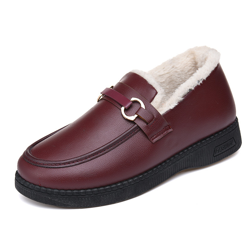 Χειμερινές γυναικείες κοντές μπότες με επάνω μέρος από συνθετικό δέρμα, επένδυση από τεχνητό γούνινο ύφασμα, σόλα PVC, χαμηλός κορμός και τακούνι 1–3 εκ.