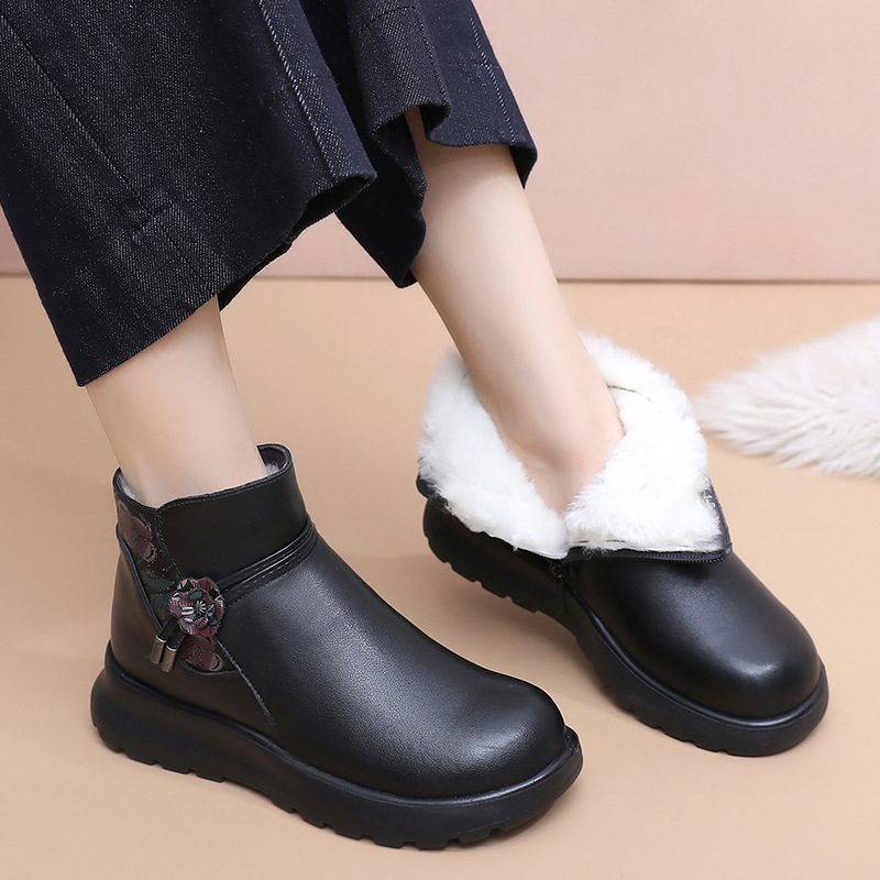 Női téli bokacsizma bőrből és gyapjóból, oldalsó cipzárral, alacsony sarokkal, felsőrész valódi bőrből, gyapjún belső